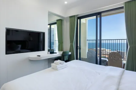 The Hillside Apartment Phu Quoc Firework View Отели рядом с достопримечательностью «Sunset Town»