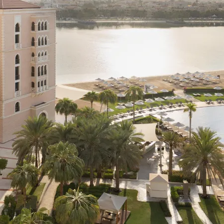 The Ritz-Carlton Abu Dhabi, Grand Canal