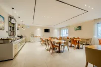 City Comfort Inn Hotel (Wuzhou High-speed Railway South Station Canghai Park)