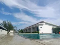 دي مير ريزورت رايونج - مسبح