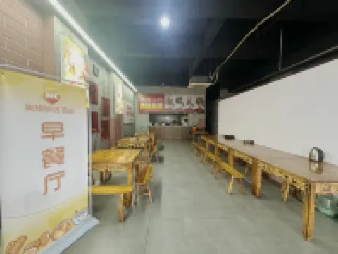 Meicheng Zhenxuan Hotel (Tongren High-speed Railway Station Branch)