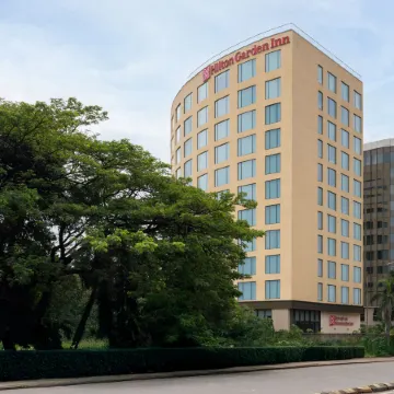 Hilton Garden Inn Mumbai International Airport Отели рядом с достопримечательностью «Пляж Версова»