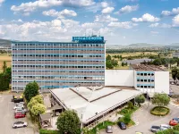 The Gate Hotel Hotel in zona Foot Locker