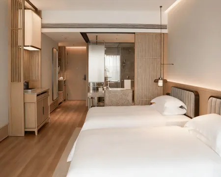 Qinlu Narada Hotel (Jiujiang Sports Center Eight Mile Lake) Отели рядом с достопримечательностью «Jiangxi Vocational College of Finance and Economics Balihu Campus»