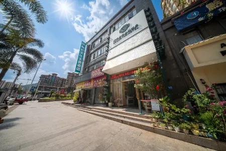 Buluotuo Buyi Cultural Theme Hotel Отели рядом с достопримечательностью «Moon Bay Health and Wellness Resort»