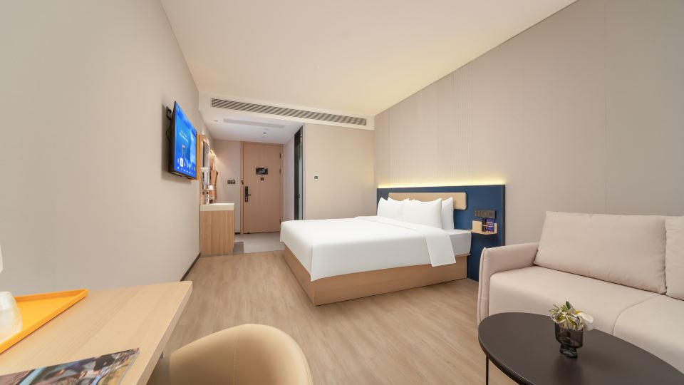 7 Choice Hotel (Jinan Linkong Subway Station Yaoqiang International Airport)