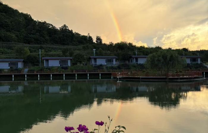 Xiushui. Qingliangyuan Hotel