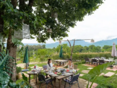 ยูโทปัวว์ รีสอร์ท โรงแรมในอำเภอ ปัว