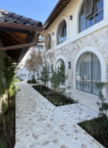 Maison Boheme Brand New Apartment & Villa With Pool ル メイヨール 美術館周辺のホテル