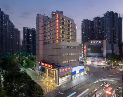 Vienna International Hotel (Xinyang Railway Station Tianrun Plaza Store) Hotels near Xinyang Railway Station