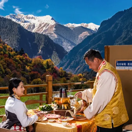 Lixian  Hidden Wonderland · Snow Mountain Luxury Resort Manor