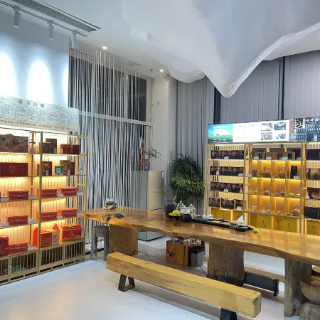 Lvtu Yasu Holiday Hotel (Wentang Gujing Spring Street Branch)