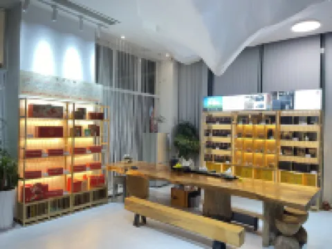 Lvtu Yasu Holiday Hotel (Wentang Gujing Spring Street Branch)