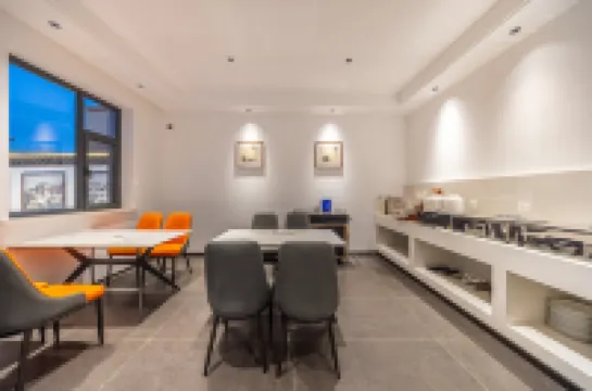 Yujingyao Hotel (Wuwei Pedestrian Street Temple of Literature Scenic Area)