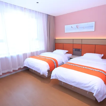 Home Inn Pebble Cloud Hotel (Songjianghe Town, West Changbai Mountain Station Branch)