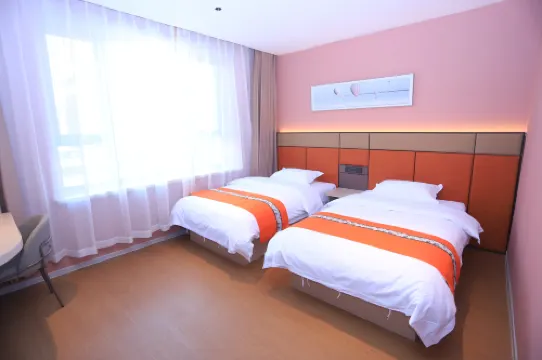 Home Inn Pebble Cloud Hotel (Songjianghe Town, West Changbai Mountain Station Branch)
