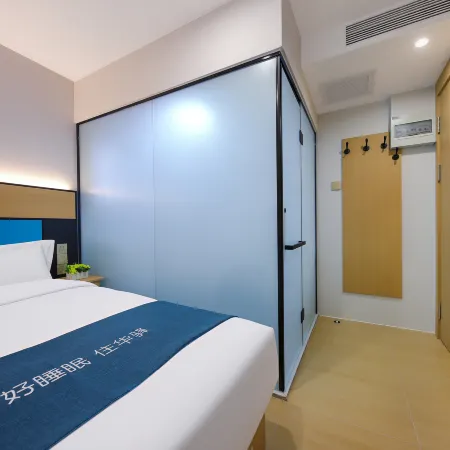 Home Inn UP Huayi Collection Hotel (Chongwenmen Subway Station Beijing Railway Station) Отели рядом с достопримечательностью «Железнодорожный вокзал Пекина»