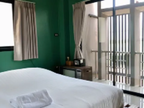 Yimwhan Hostel and Cafe Ayutthaya Hotels near Wat Phanan Choeng Worawihan