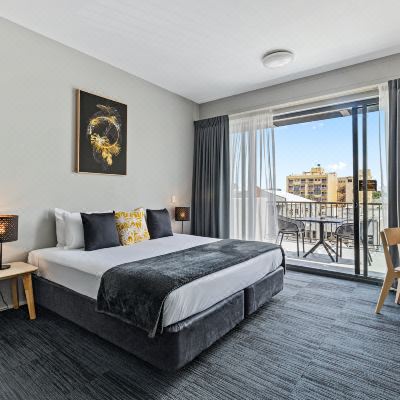 Deluxe Room Gilligan‘s Backpackers Hotel & Resort Promo Code