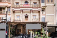 RedDoorz Plus near Mall Sunter - 3-Star