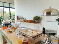 HomeGate Resort - breakfast