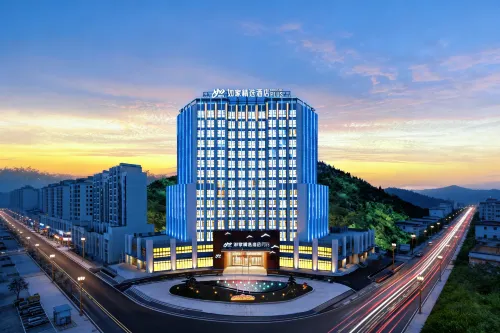 Home Inn Plus (Enshi Xuan'an Yuquan Street Branch) - parking