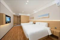 Xinyibai Hotel (Dandong Railwany Station&Yalu River Broken Bridge)