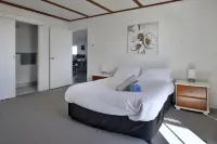 Sunrises Kalbarri, entire large family home