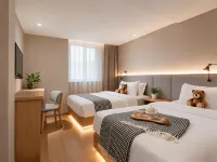 Yijia International Hotel (Guanggu Pedestrian Street Guanshan Avenue Subway Station) - 3-Star