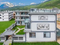 鑫之成·CENGLIN|雪山觀景智能影音度假民宿（三義國際機場店） 麗江三義國際機場附近的飯店