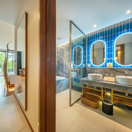 Patong Beach Hotel by See2Sea Отели рядом с достопримечательностью «Улица Бангла-роуд»