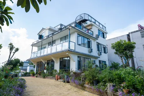 Xingyi Blue Moon Bay Xinglin Courtyard Homestay - New