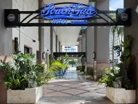 South Gate Hotel Okinawa Naha Tomari Port (Direct Access to Tomarin) Hotel berhampiran Lapangan Terbang Naha