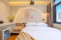 Lustrine Light Luxury Resort · Chuan Shang Qingbaili (Jingdezhen Taoxichuan) - Pet friendly