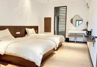 Jingwei Mountain Lodge - parking