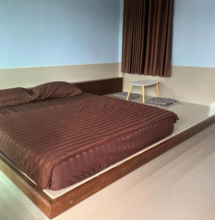 บ้านหลังติดสระน้ำสองท่าน
