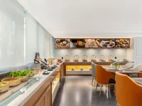 Vienna Hotel (Xiaojin County Meinuo Specialty Commercial Street) - sarapan