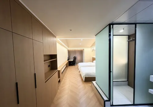 Alien E-Sports Hotel - 2성급