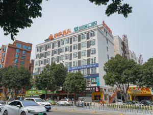 Four Seasons Hotel (Zhanjiang West High-speed Railway Station Center People's Hospital)