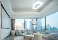 Yunshu High-altitude Panorama Apartment (Chengdu Taikoo Li Branch) - piscina