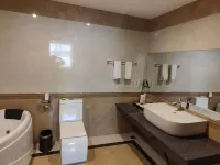 龍陵玉龍商務飯店