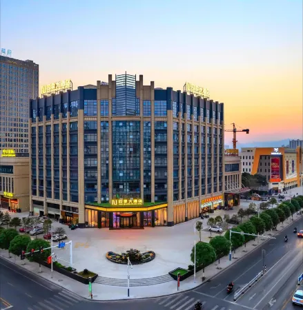 Four Seasons Hotel (Baise Dream Island Shopping Plaza)