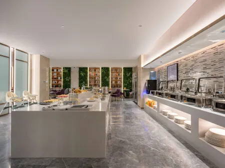 Lavande Hotel (Laiyuan Luohe East Road) Отели в г. Сиюань