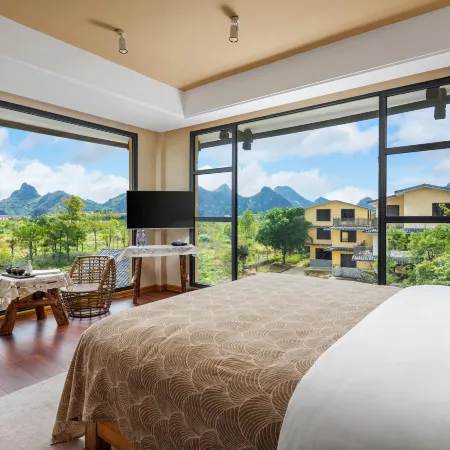 Guilin Yue Mountain Scenic View Vacation Apartment (Reed Flute Cave Scenic Area)