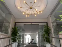 Monte Triana Sevilla Hotels near Torre Sevilla
