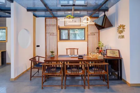 Floral Wutaishan Qiyuan Boutique Homestay (Wutaishan Scenic Area) Отели рядом с достопримечательностью «Shiziwo Temple»