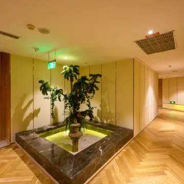 Yizhuu Hotel (Ningbo Railway Station Liyuan South Road Subway Station)