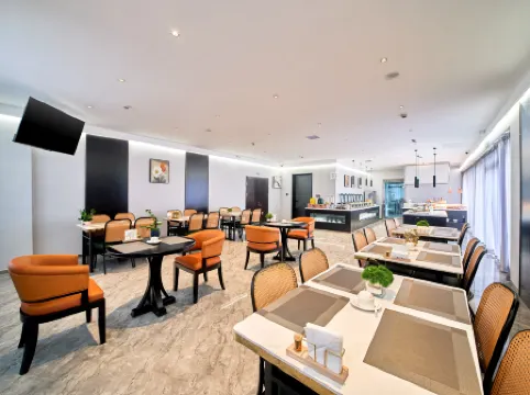 Yueweizhi·rong Hotel (Baoding Chaoyang North Street Wanda Plaza branch)