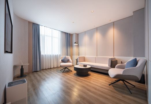 3. 정저우 이롱 호..