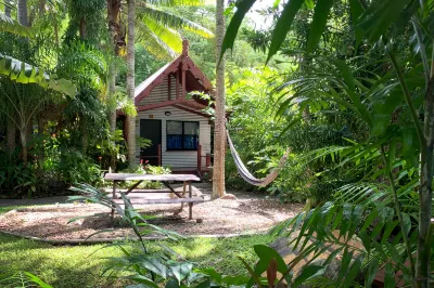 Magnums Airlie Beach – Adults only Hotels near Airlie Beach Lagoon